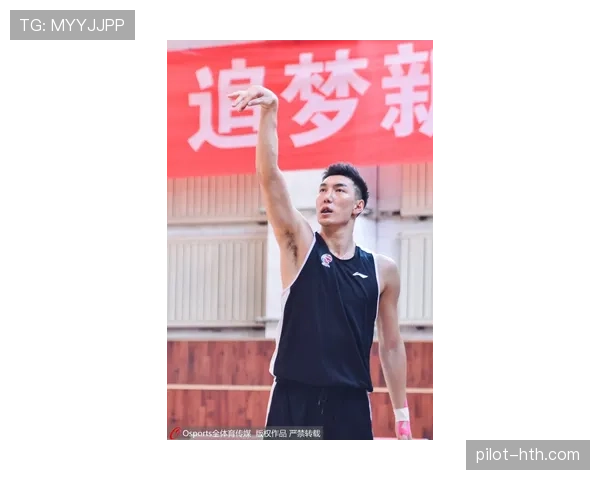 庞伟训练室里就奶瓶喝水?啥级别的人设靠谱吗? 庞伟训练室里就奶瓶喝水?啥级别的人设靠谱吗?