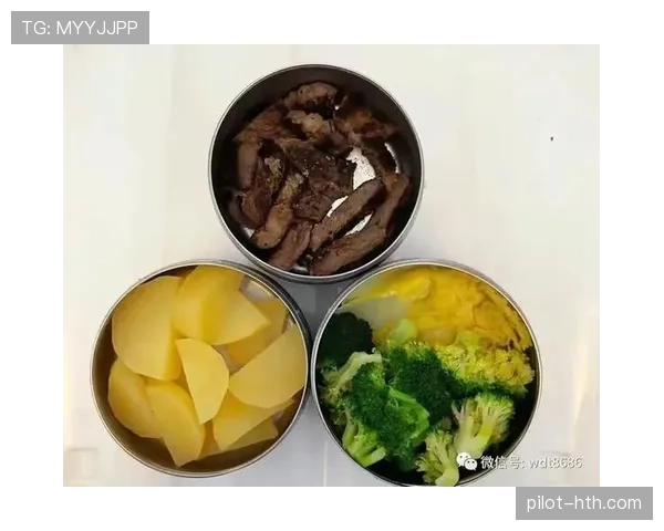 阿萨尔森训练完直接啃鸡胸肉,这自律看得我饭都吃不香了 阿萨尔森训练完直接啃鸡胸肉,这自律看得我饭都吃不香了
